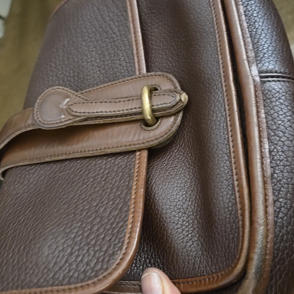 Elegant Brown Leather Shoulder Bag - Picture 15 of 16